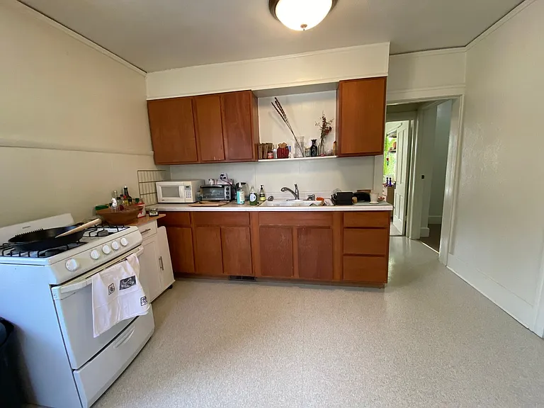 310 N. Gilbert Street — Photo 8