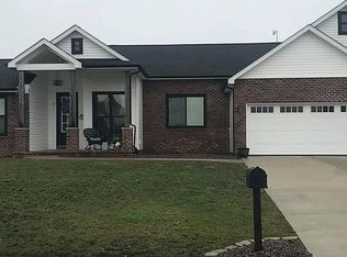 4013 Autumn Oak Dr, Smithton, IL 62285