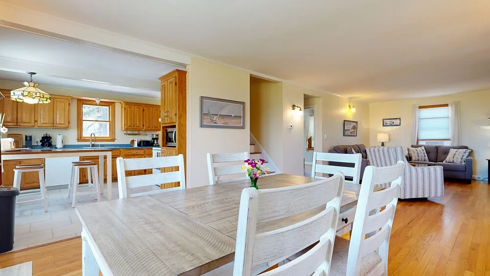 4 bed, 1.5 bath, 1512 sqft, $3,000 — Photo 1