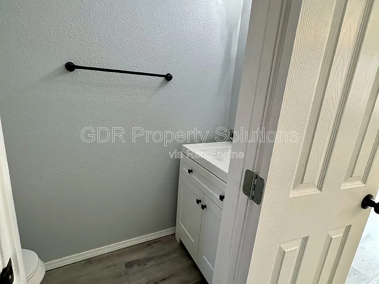 700 Fruit Ave NW — Photo 4
