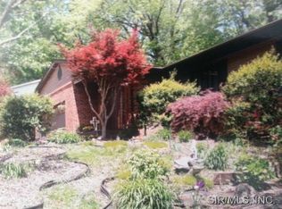 5217 Brian Dr, Godfrey, IL 62035