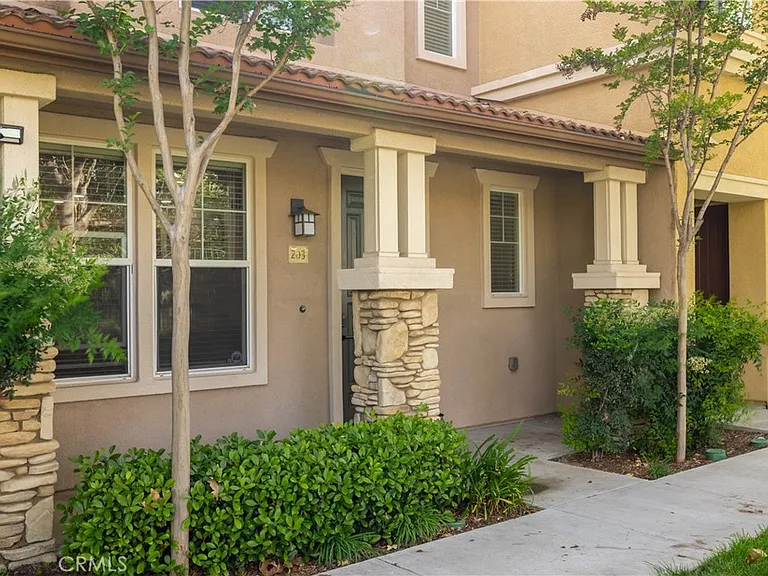30505 Canyon Hills Dr — Photo 32