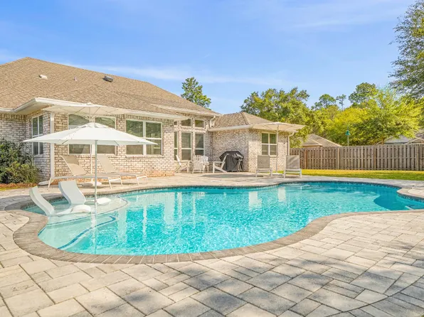 137 Autumn Ave, Freeport, FL 32439