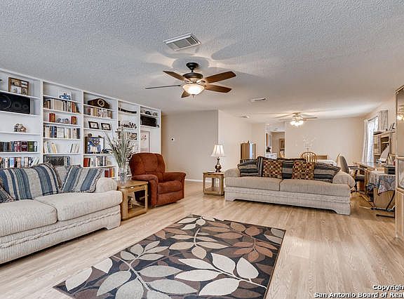 2nd image of 10450 Canyon Vlg