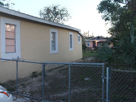 3rd image of 1117 Avenue G #A