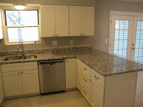 5th image of 155 Kehrs Mill Bend Dr