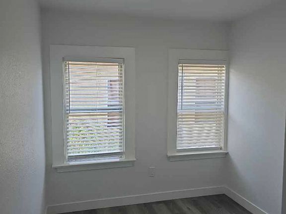 4th image of 871 E 49th St #1/4