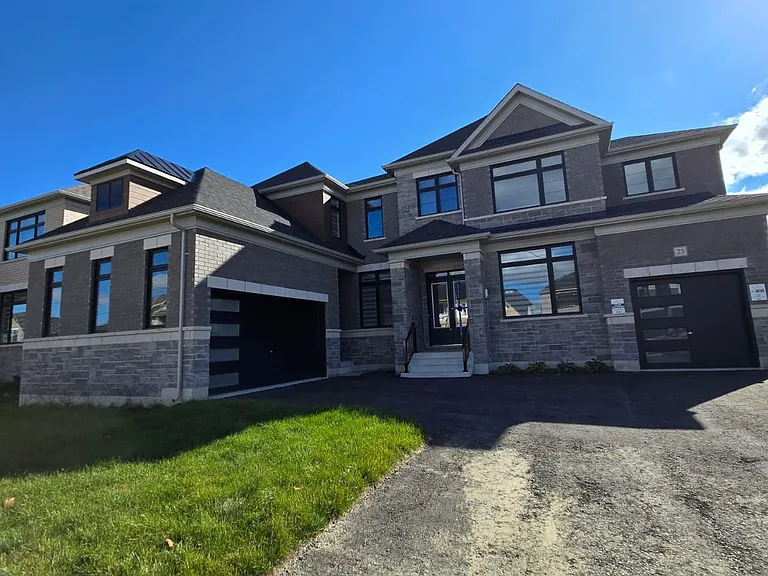 23 Marigold Blvd E — Photo 2