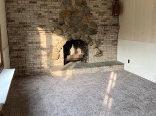 520 Vineland Rd, Bay Village, OH 44140