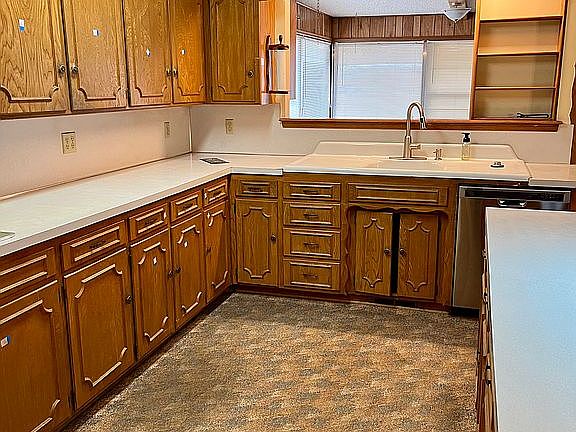 5th image of 521 SW 53rd St