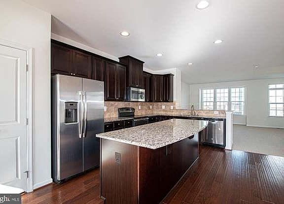 3rd image of 109 Hornbeam Dr