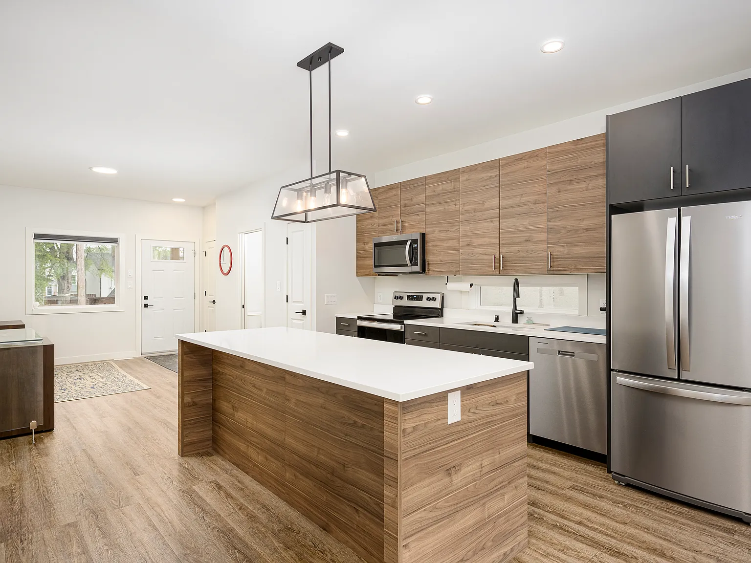 1036 Clarence Avenue — Photo 3