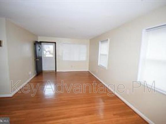 3rd image of 1828 Olmstead Dr