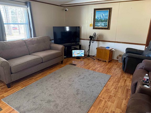 2nd image of 100 Cozy Acres Ter