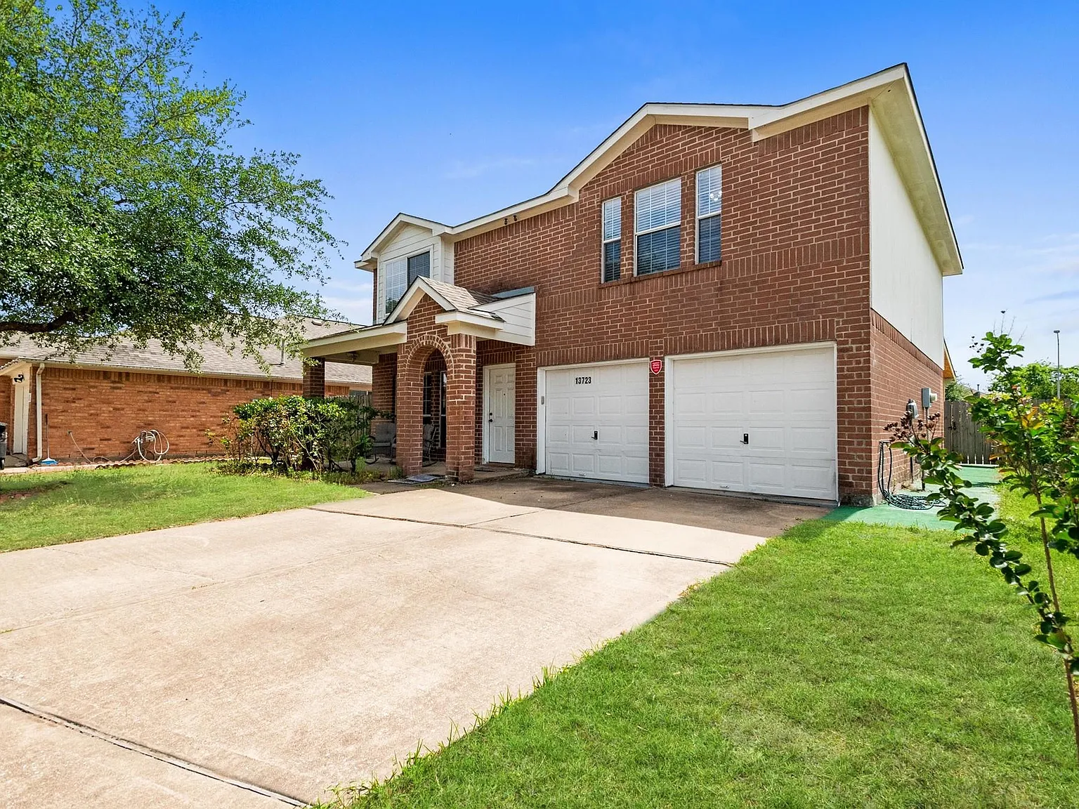3 bed, 2.5 bath, 2080 sqft, $2,500 — Photo 2