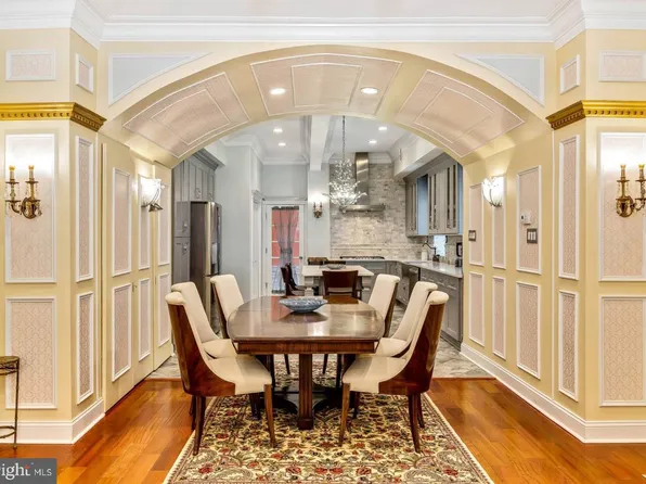 26 S Strawberry St, Philadelphia, PA 19106