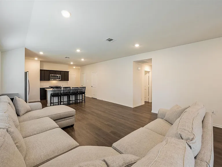 2952 Lawson Dr — Photo 6