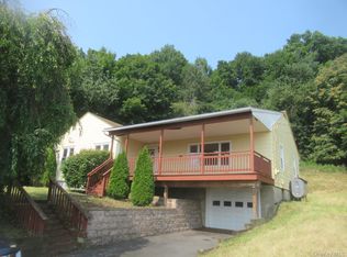 33 Meadow Ave, Chester, NY 10918