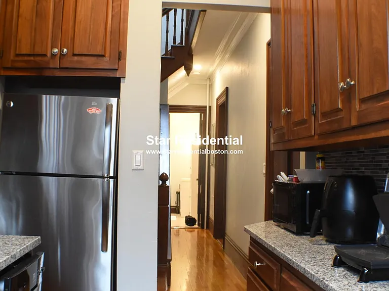 31 Fairfield St #201 — Photo 15