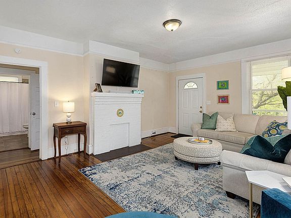 5th image of 108 Rose Ave