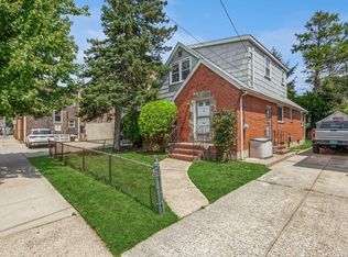 3 Flower Ave, Floral Park, NY 11001