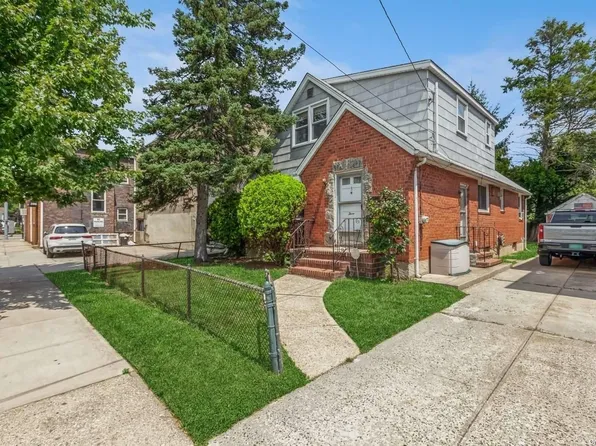 3 Flower Avenue, Floral Park, NY 11001