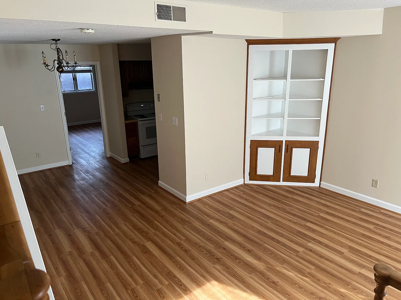 2 bed, 1001 sqft, $1,400 — Photo 2
