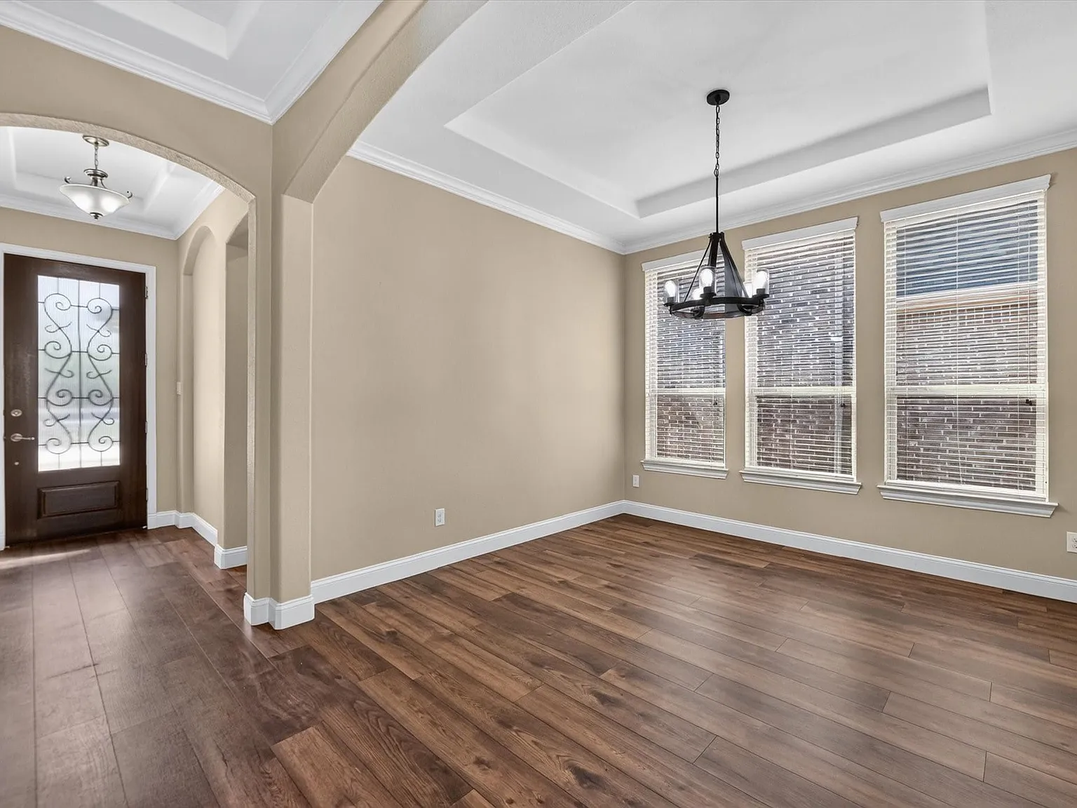 4 bed, 2.5 bath, 2256 sqft, $3,000 — Photo 3