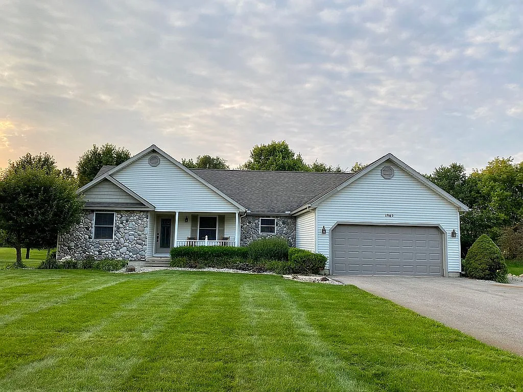 1787 Williamsburg Dr photo 1