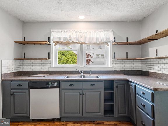 4th image of 178 Mount Vista Dr