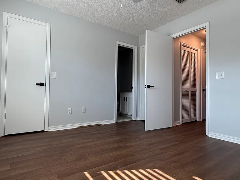 8129 Village Gate Ct — Photo 16