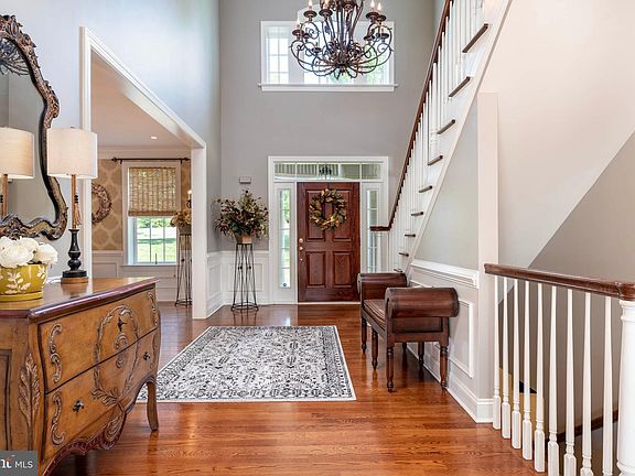 4th image of 126 Waverly Cir