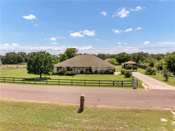 4316 Nighthawk Ct, Bryan, TX 77808