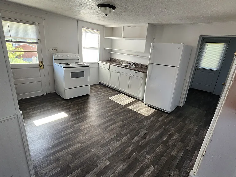 712 Brusselles St — Photo 2