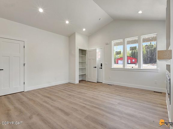 5th image of 2631 N Prospect Dr