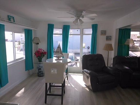 5th image of 915 Nettles Blvd