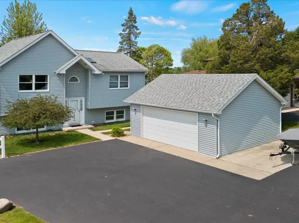 1905 E Grand Ave, Lindenhurst, IL 60046