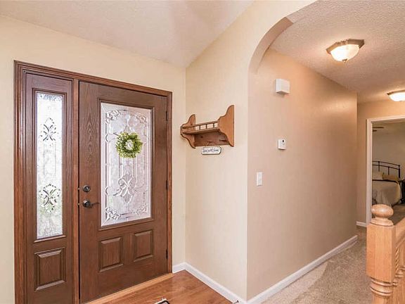 5th image of 1121 Oak Ln