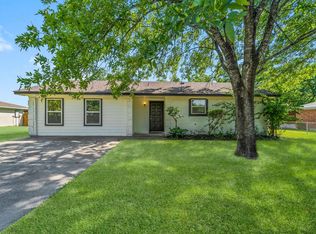 8306 Cherry Blossom Dr, Highlands, TX 77562