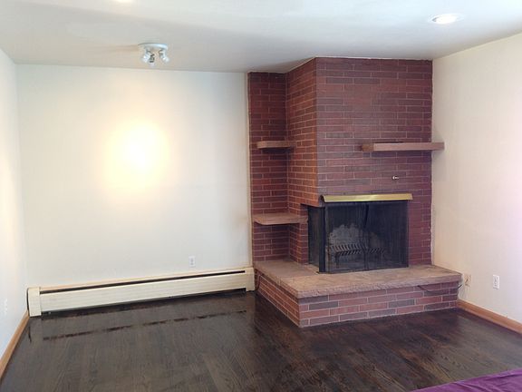 Living room towards the fireplace