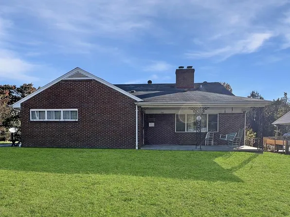 394 Cedarbrook Dr, Danville, VA 24541