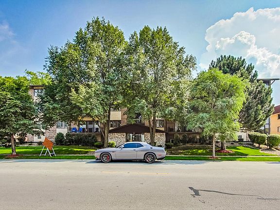 2nd image of 4005 W 93rd St APT 3A