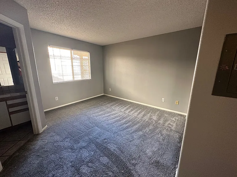 1600 N Torrey Pines Dr #102 — Photo 11