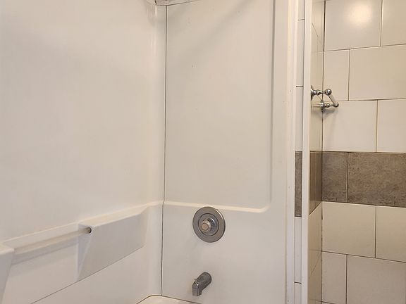 4th image of 22 Tracy St Floor 1