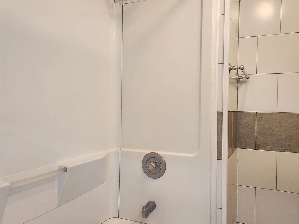 1st image of 22 Tracy St Floor 1