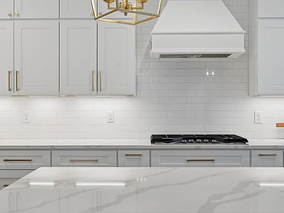 2nd image of 1018 Jackson St