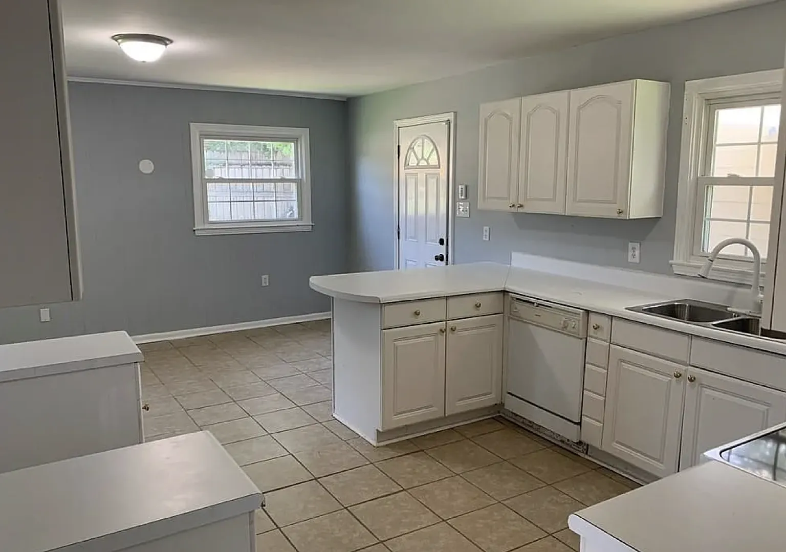 4 bed, 3.0 bath, 1700 sqft, $1,700 — Photo 3