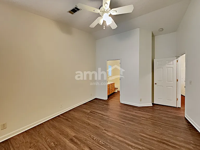 2960 Riverbend Dr — Photo 13