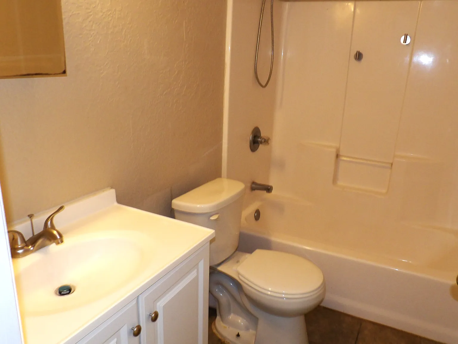 2 bed, 1000 sqft, $725 — Photo 3