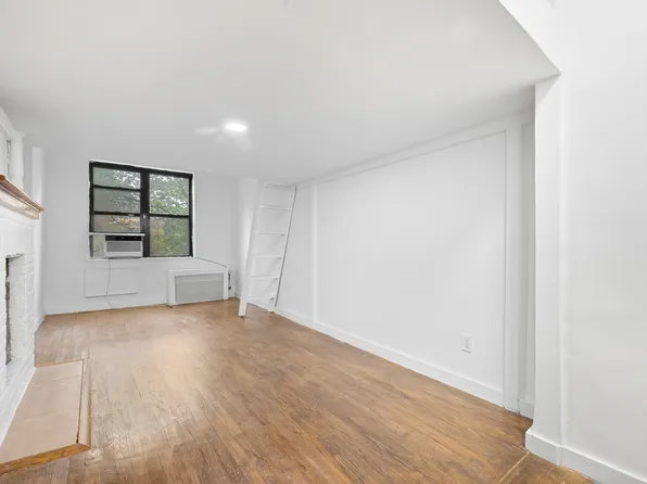 307 West 29th Street image 2 of 9